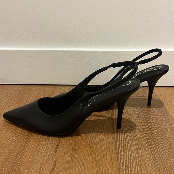 Gently worn Calvin Klein Cinola pump Retails for $109 size 9.5 party perfect - Picture 7 of 11